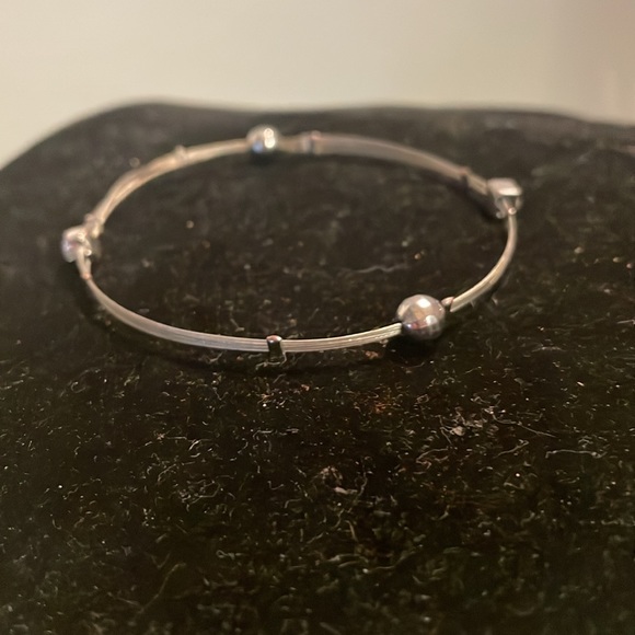 8” Minimalist silver tone stretch bracelet w/2 beads & 2 bezel set crystals - Picture 4 of 13